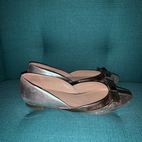 Cute gold and silver Trina Turk flats size 6 - Picture 4 of 5